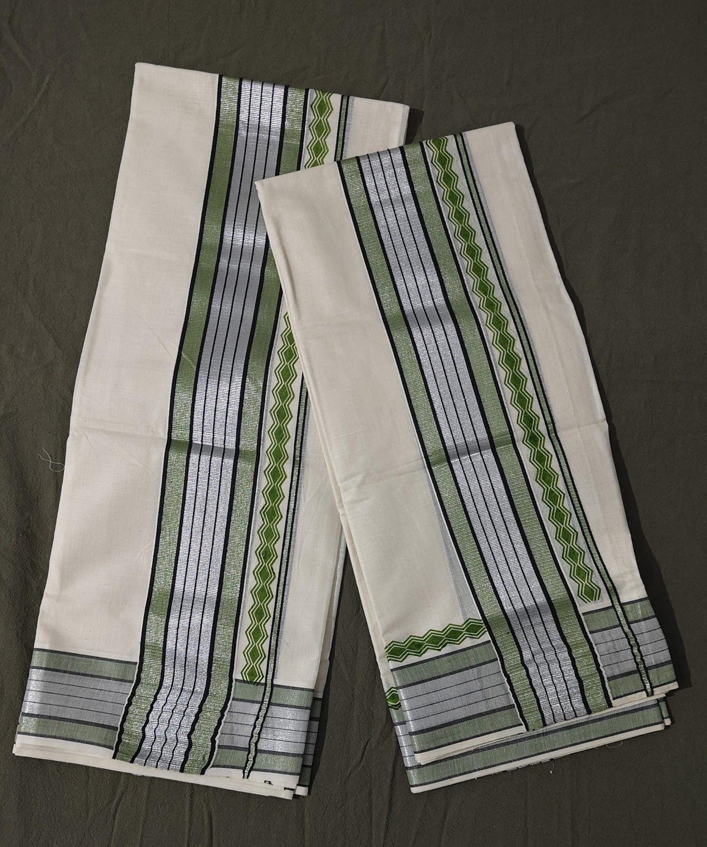 Set Mundu Green & Silver Line Pallu 3 Inch Kasavu