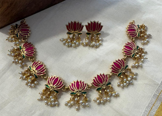 Necklace and earrings set on a white fabric background with a visible product number.