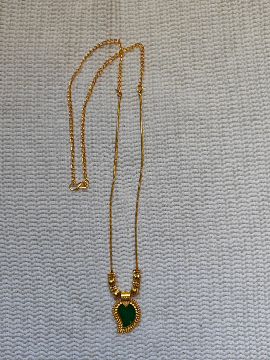 Simple Pendant Neck Chain with Green Locket