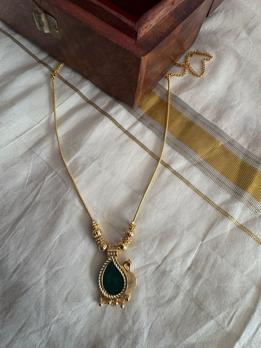 Simple Pendant Neck Chain with Green Locket