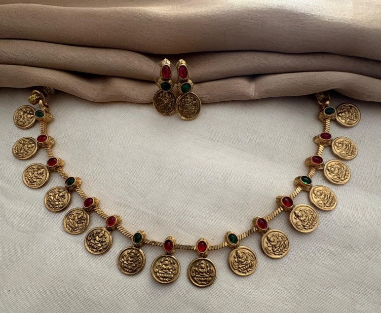 The Devika necklace & ear ring in matte gold