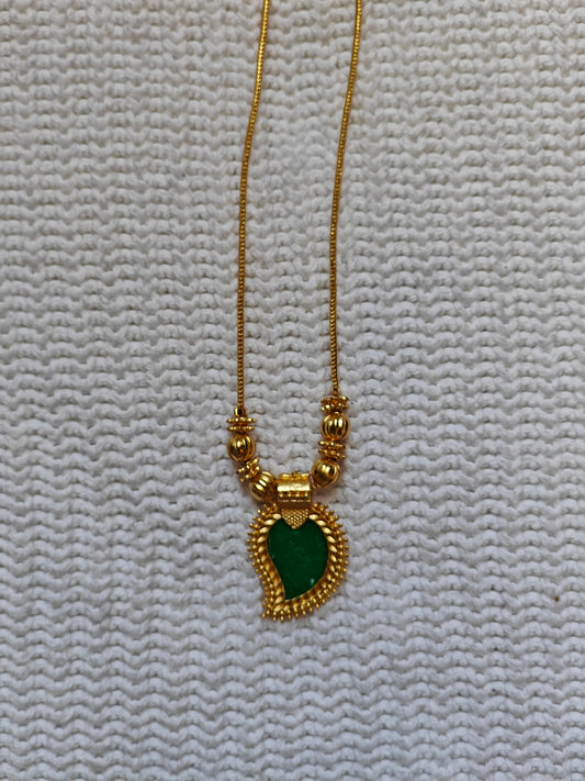 Simple Pendant Neck Chain with Green Locket