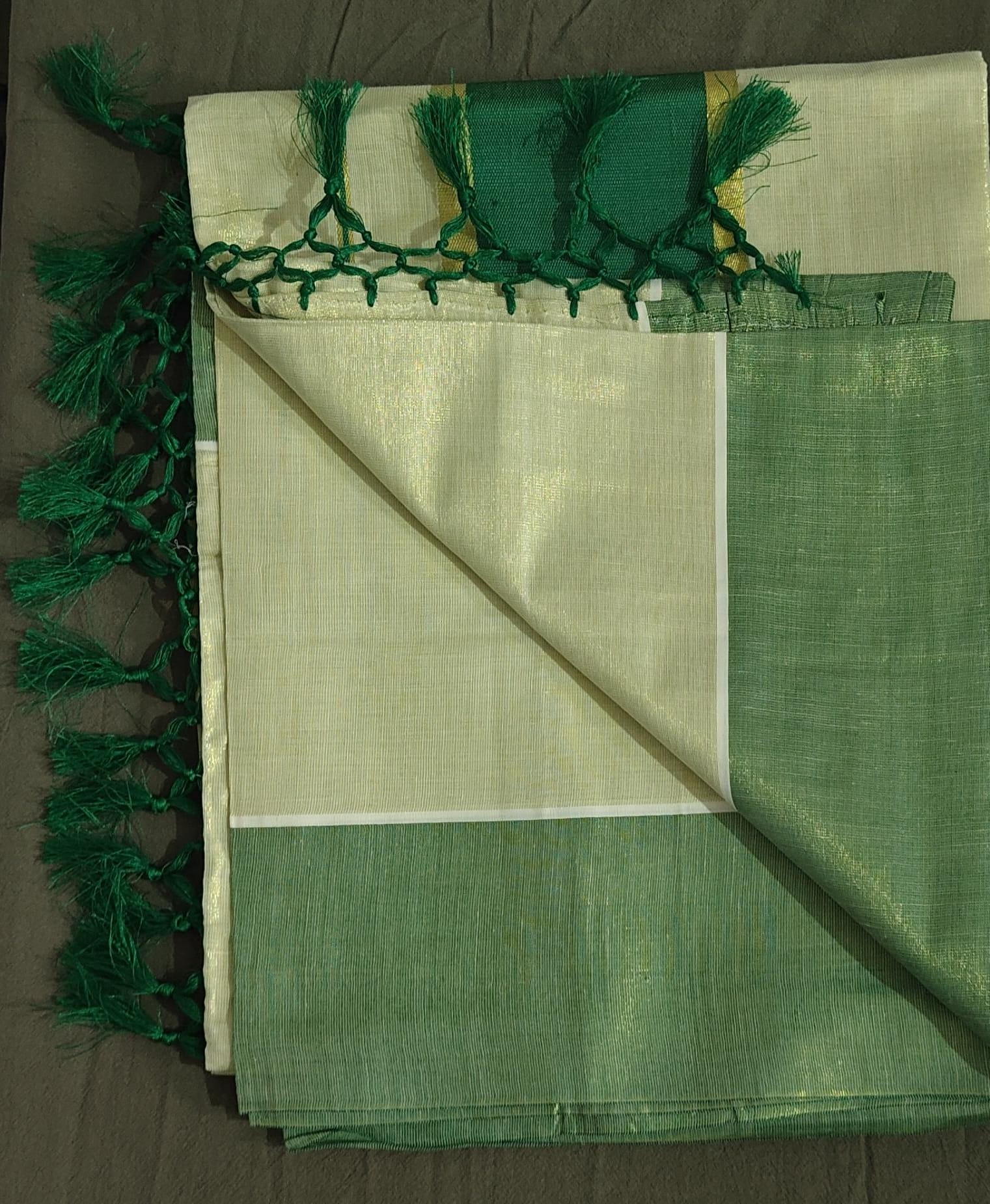Kerala Set Saree with Green Borders and Pallu