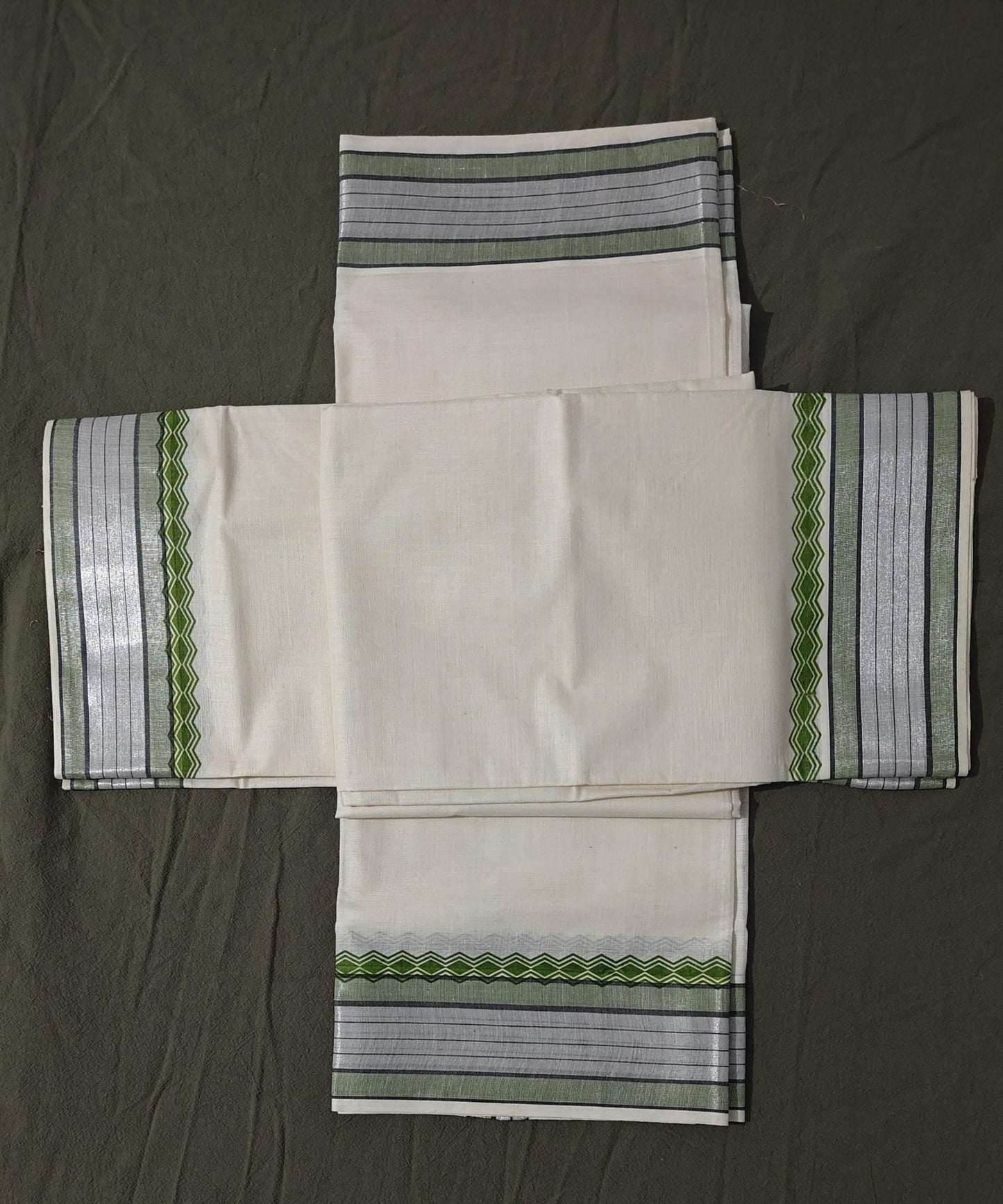 Set Mundu Green & Silver Line Pallu  3 Inch Kasavu