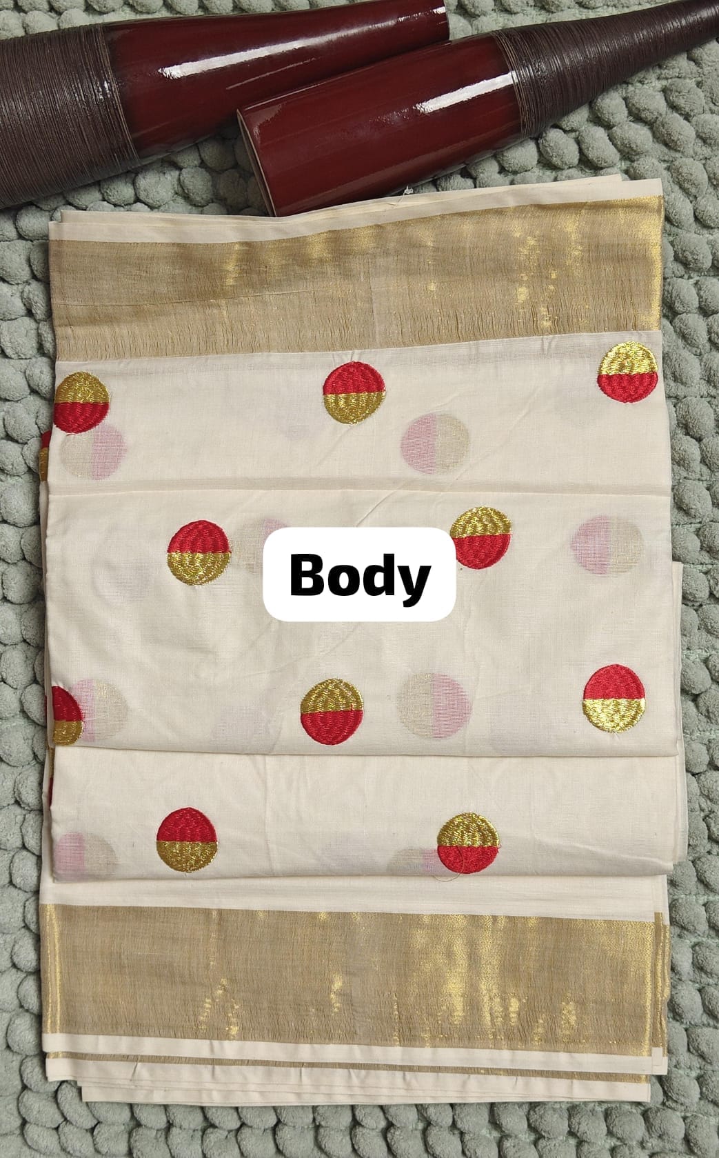 Kasavu Saree with Dual-Tone Red & Gold Embroidery body part