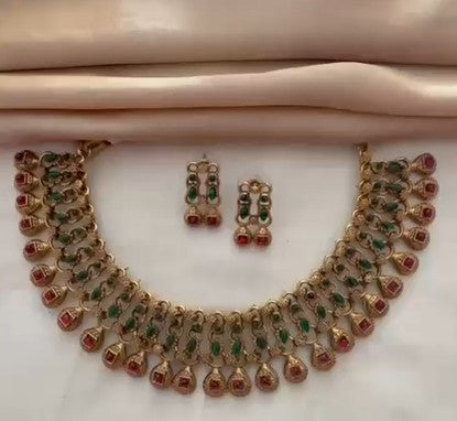 Golden Neck Set with Earrings – Green & Red Accents