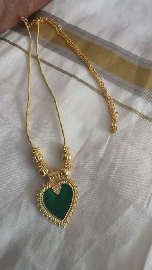 Simple Pendant Neck Chain with Green Heart Locket